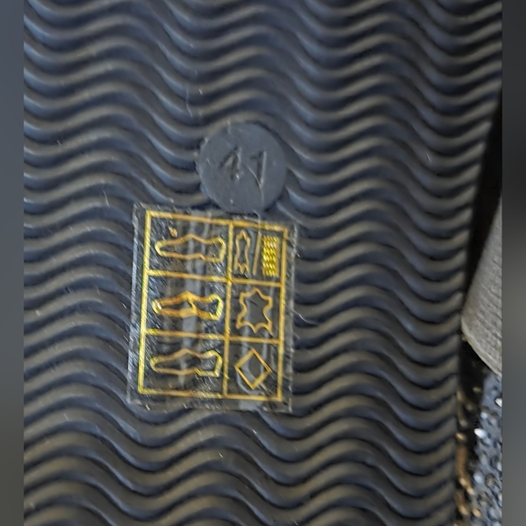 Lola Cruz - Women's Sneakers in Taupe with Mesh and Glitter Details. NWOT - Picture 10 of 10